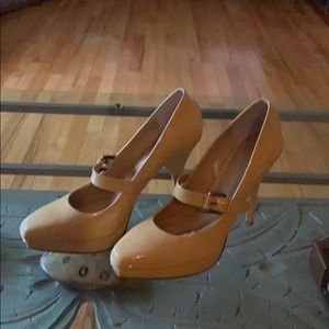 Via Sipiga high heels